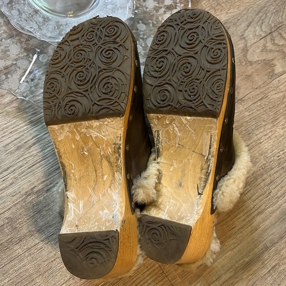 UGG Clogs - Picture 10 of 11